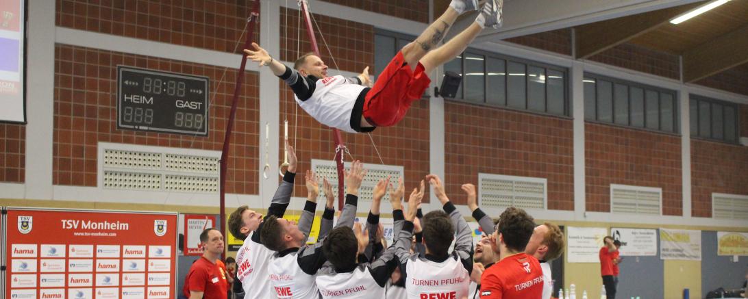 Das Bild zeigt die Turner des TSV Pfuhl. 