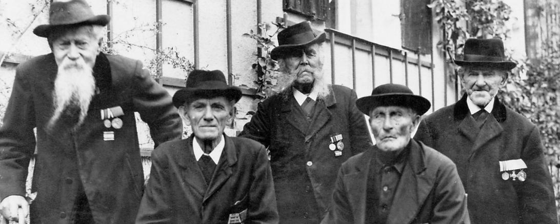 Das Bild zeigt Veterane. 