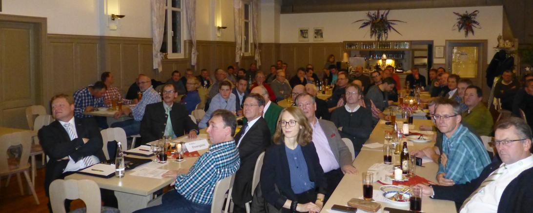 Das Bild zeigt die Mitgliederversammlung der Jagdgenossenschaften im Landkreis.