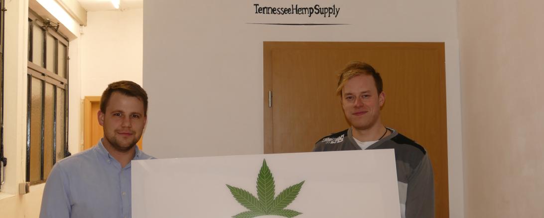 Auf dem Bild sind Dennis Wimmer und Andreas Nitsche von CBD ProHanf zu sehen. 