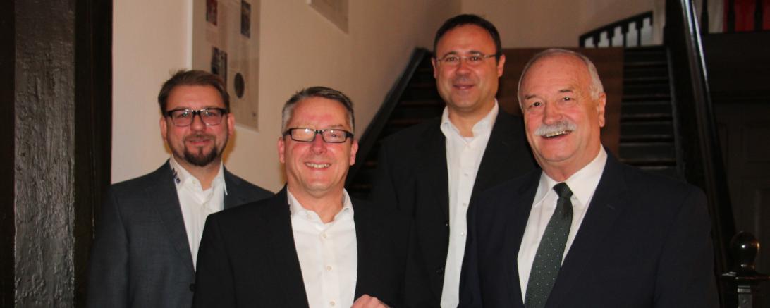 Das Bild zeigt die Spendenübergabe der Matulka electronic GmbH.