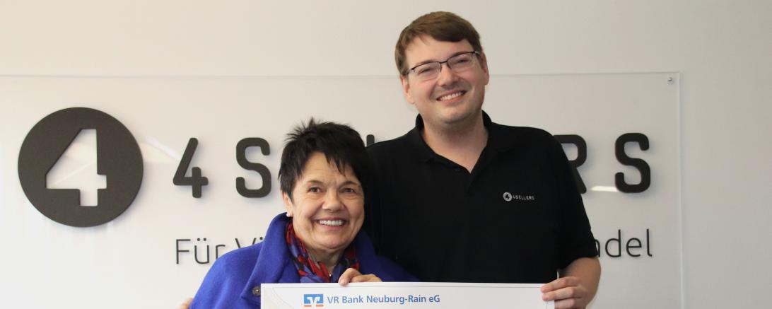 Das Bild zeigt Pressesprecher Wolfgang Holzhauser und Rosmarie Schweyer. 