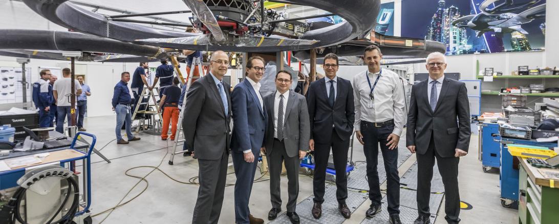 CSU-Landesgruppenchef Dobrindt bei Airbus Helicopters