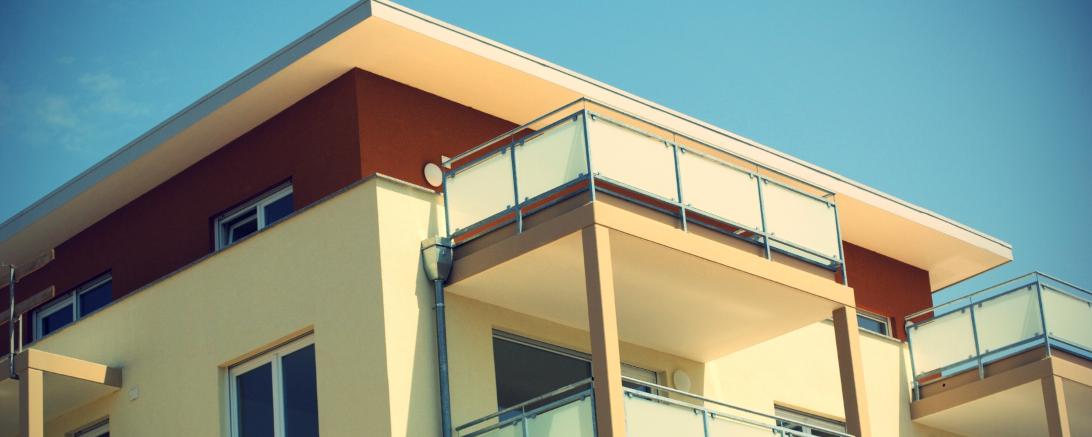 Wohnhaus mit Balkonen