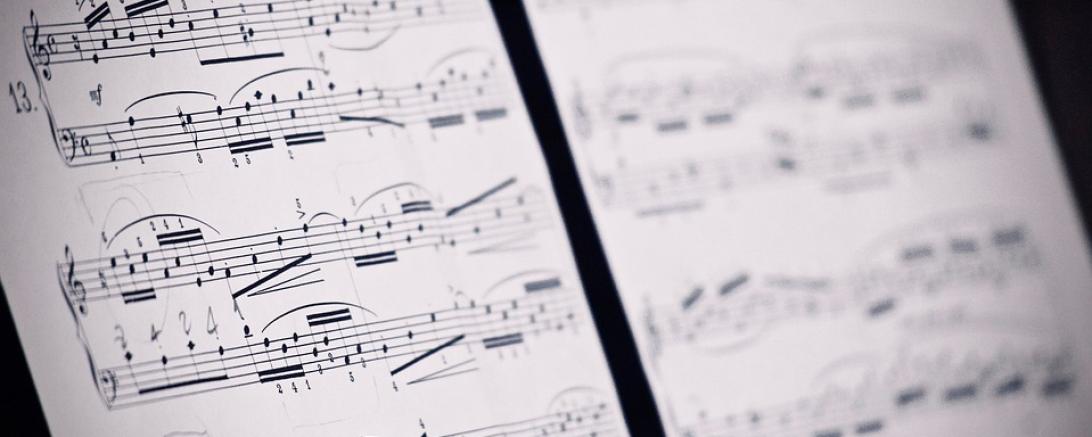 Das Bild zeigt Musik Noten.
