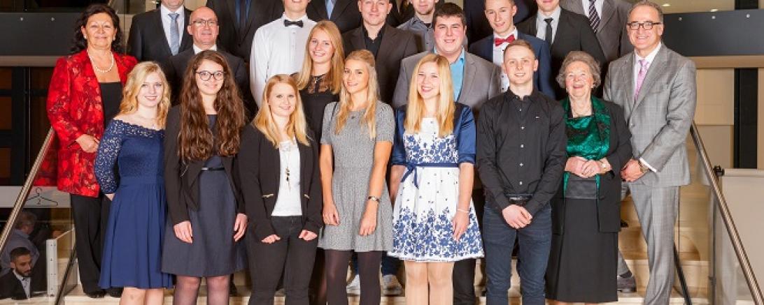 Zott verabschiedet Ausbildungsjahrgang 2017