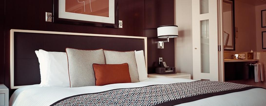 hotel-room-1447201_640