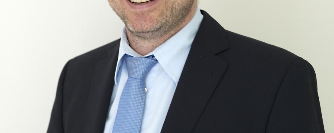 Chefarzt Dr. Karel Frasch - mit Sakko - 3