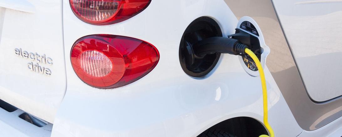electric-car-734573_1280
