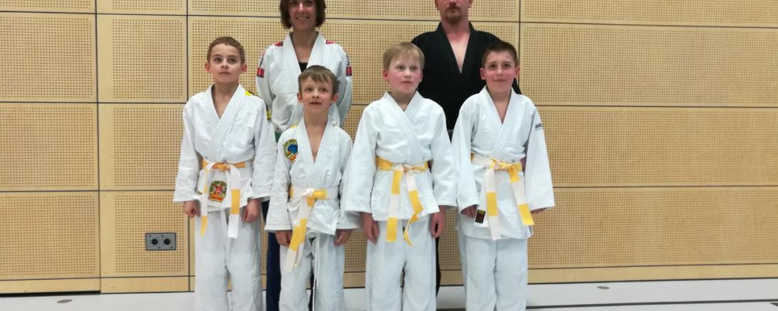 Gudrun Marani, Rico Gröber, vorne links Maximilian Kinzler, Matthis Reinle, Julian Pflanz, Mika Römer