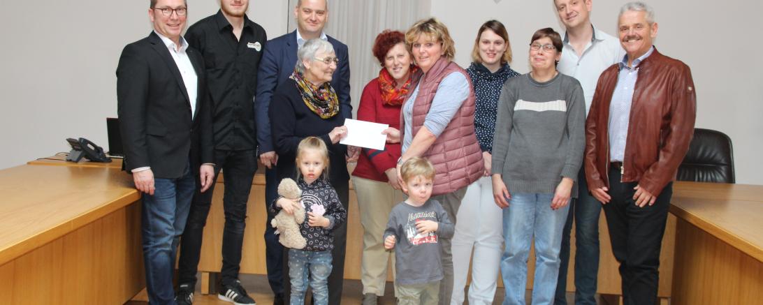 Bild Pressemitteilung WH Förderkreis Spende Ugglbühne 03.2018