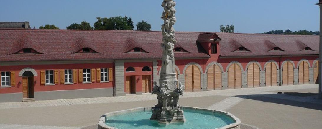 Residenzschloss Oettingen-Schlosshof 2