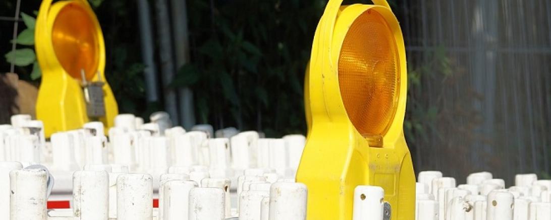 road-block-2817420_960_720