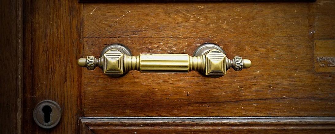 doorknocker-1946675_960_720
