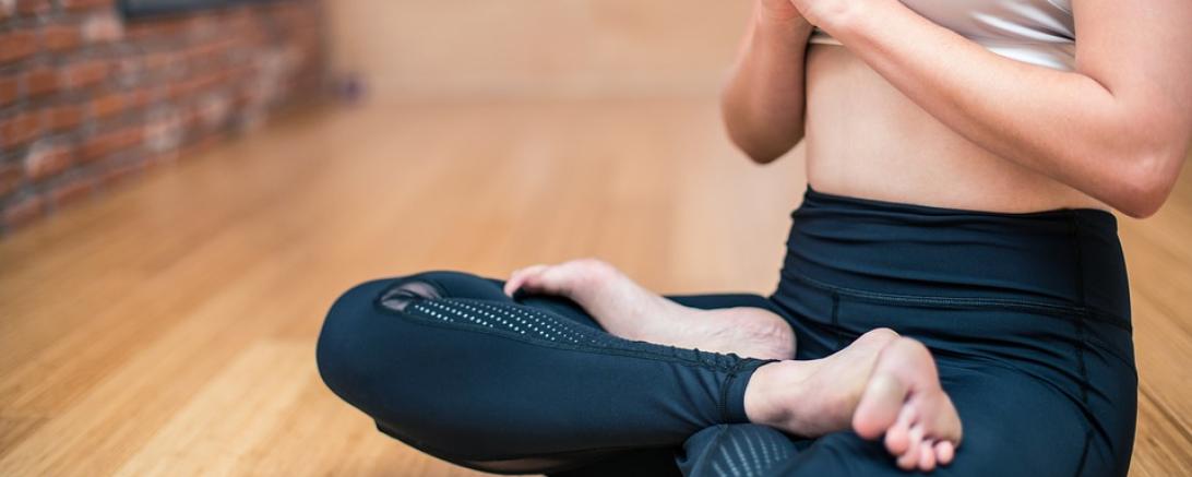 yoga-3053488_960_720
