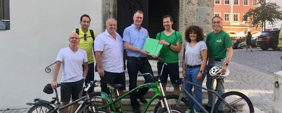 Übergabe Grünes Radwegkonzept an Stadtbaumeister