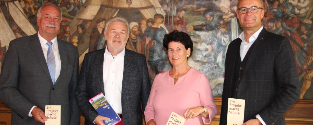 Vier Steine für Afrika-Berufsschule_Fam. Hafner (1)