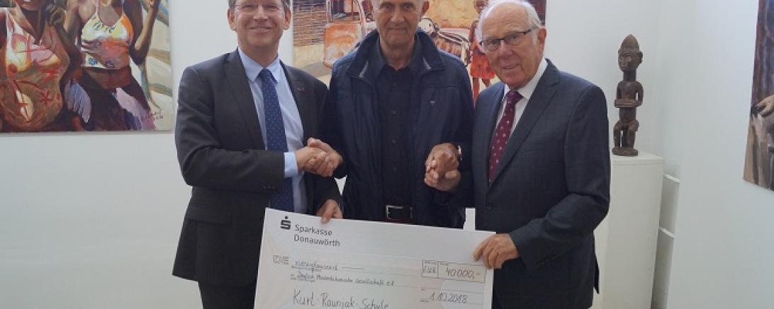 Herr_Raunjak_Spendenübergabe