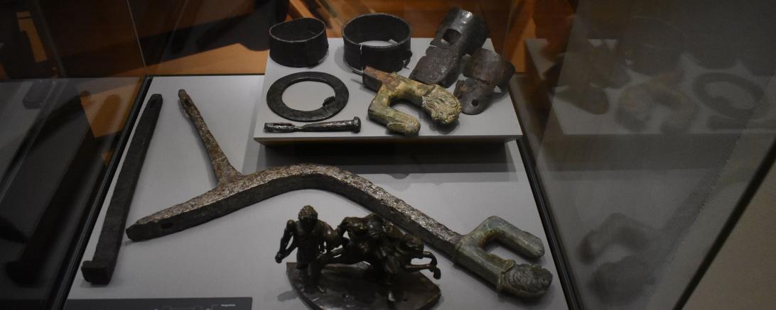 111318 Zwei Hängestöcke eines römischen Reisewagens_FOTO_Thomas Heitele