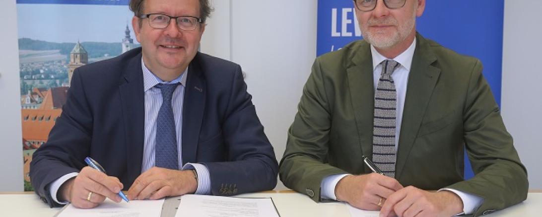 Unterzeichung Vertrag Stromnetze 2 LEW