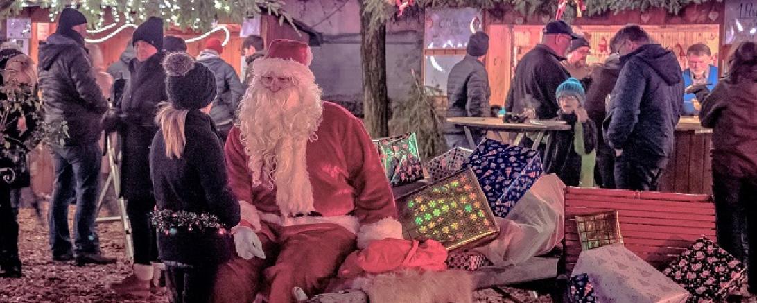 Stadt Oettingen_Christkindlesmarkt_Besuch vom Weihnachtsmann@Werner Rensing