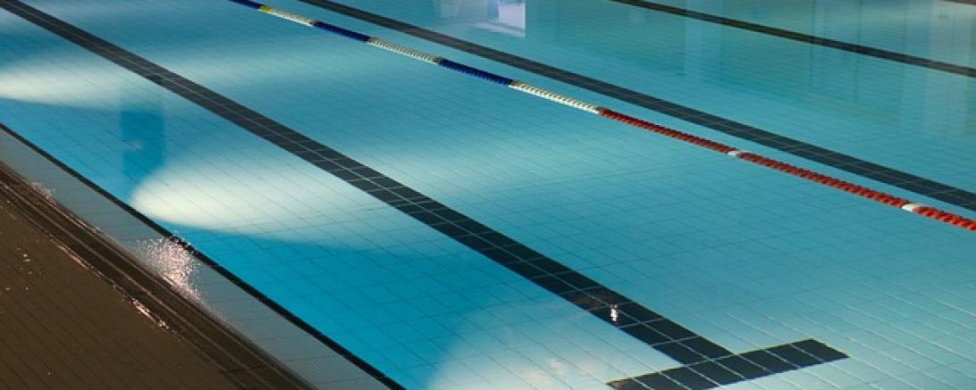 indoor-swimming-pool-735309_640