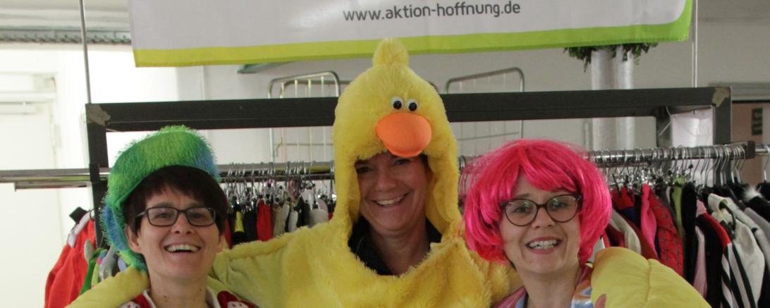 Noch bis 9. Februar tourt die aktion hoffnung mit ihren Secondhand-Faschingsmärkten durch Bayern und stoppt am Freitag, 8. Februar in Rain am Lech