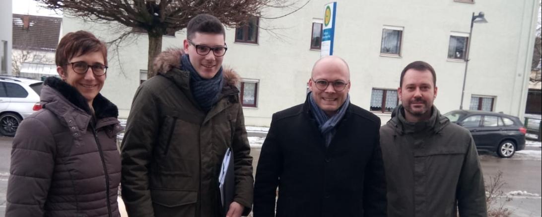 Die Interessensgemeinschaft (IG) „unser Hallenbad in Asbach-Bäumenheim“ tauschte sich kürzlich auf Einladung des Landtagsabgeordneten Dr. Fabian Mehring (Freie Wähler) in Meitingen zur Interessengemeinschaft „unser Hallenbad in Asbach-Bäumenheim“ sowie zu aktuellen Themen aus dem Bereich Hallenbadsanierung und sicheres Schwimmen aus.