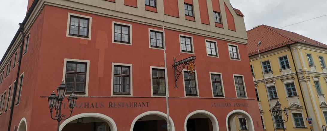 Tanzhaus in der Donauwörther Reichsstraße. 