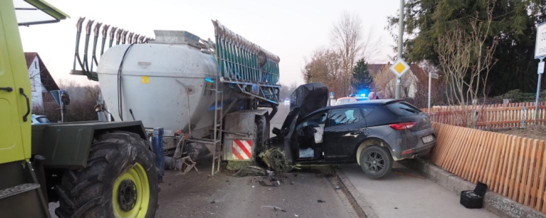 Das Bild zeigt einen Verkehrsunfall bei Marxheim.