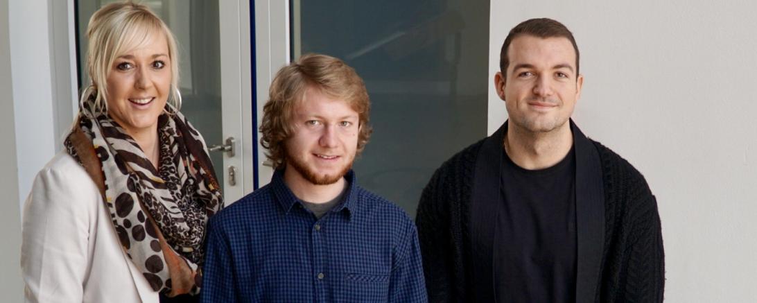Auf dem Bild zu sehen (von links): Ramona Lerch (Ausbildungsleiterin PAS Dr. Hammerl), Marius Dirr und Marcel Schwertner. 