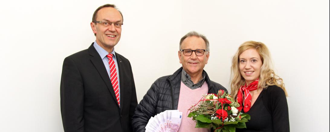 Bei der bayernweiten Auslosung im Januar durfte sich Werner Ostermeier aus Asbach- Bäumenheim über den Hauptgewinn in Höhe von 10.000 Euro freuen.
