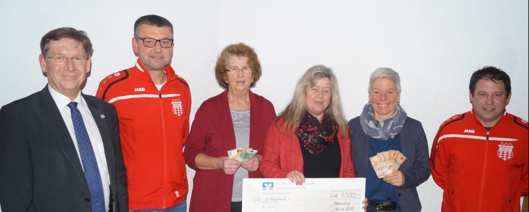 .: Landrat Stefan Rößle, Robby Seitz (Vorstand Sparte Fußball VfB Oberndorf), Monika Hörmann (Seniorenkreis), Petra Wirth, Christine Keppeler (Mittagsbetreuung), Stefan Behringer (2. Vorstand Fußball).