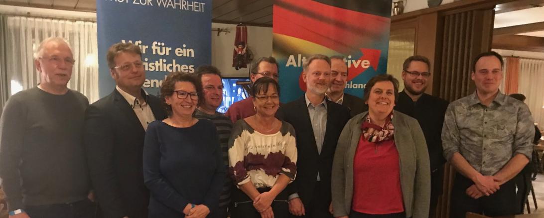 Das Bild zeigt den neuen AfD-Vorstand.