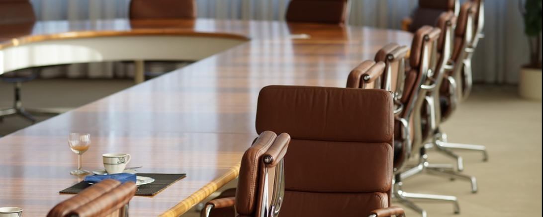 Symbolbild zu Konferenz oder Sitzung.