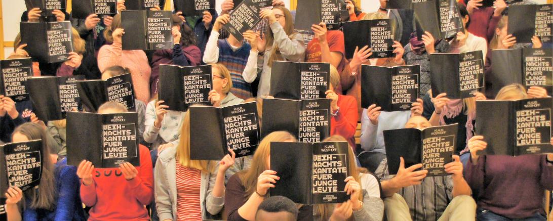 Für dieses Projekt lädt der Chor alle, die Lust haben, bei diesem Konzert mitzumachen, zu einer Schnupperprobe am Mittwoch, 27. Februar um 18:30 Uhr in der Gemeindezentrum St. Georg. Hallgasse 7 in Nördlingen ein.