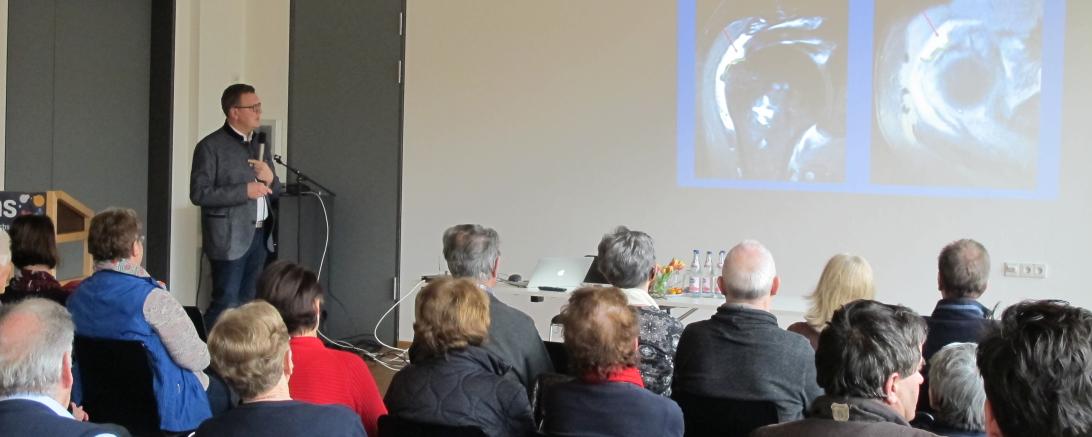 Das Bild zeigt einen Vortrag bei den Ärzte- und Gesundheitstagen.