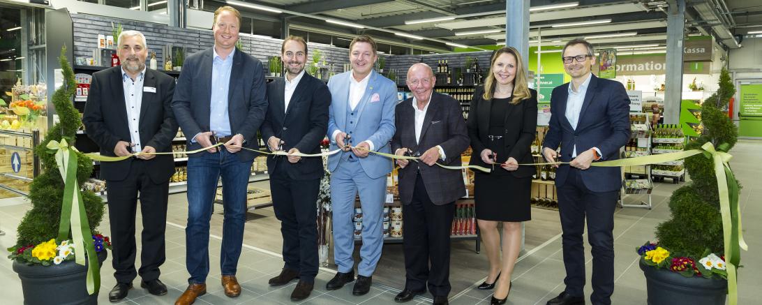 Das bild zeigt Erik Köfeler, Frank Böing, Georg Weber, Bgm Günther Albel, Seniorchef Albert Weber, RVL Margit Haberdle, Thomas Frewein