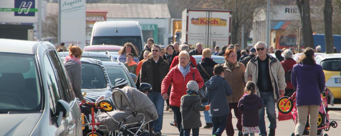 Das Bild zeigt das Gewerbestraßenfest.