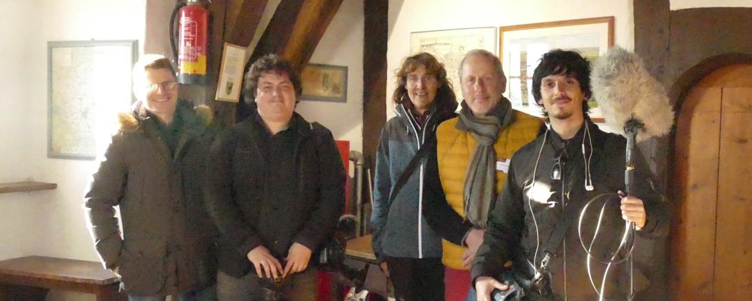 David Wittner (Chef der Tourist-Information Nördlingen), Horst Lenner (Türmer), Gisela Pösges (Geopark-Geologin), Diego Breit und David Guzmán von Glaciar-Films, CNTV Chile 
