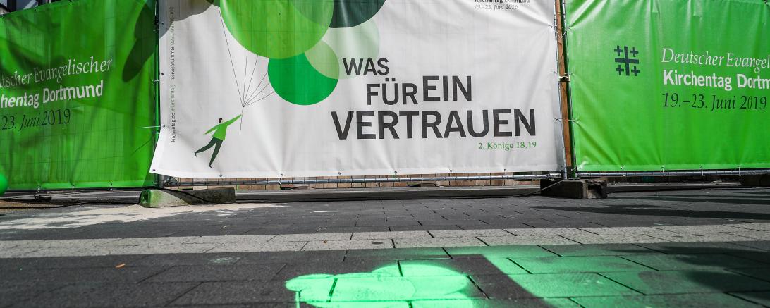 Kampagnemotiv vor der St. Petri Kirche in Dortmund