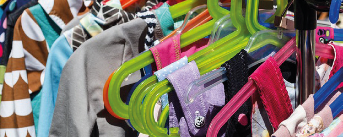 Das Bild zeigt Kinderkleidung.