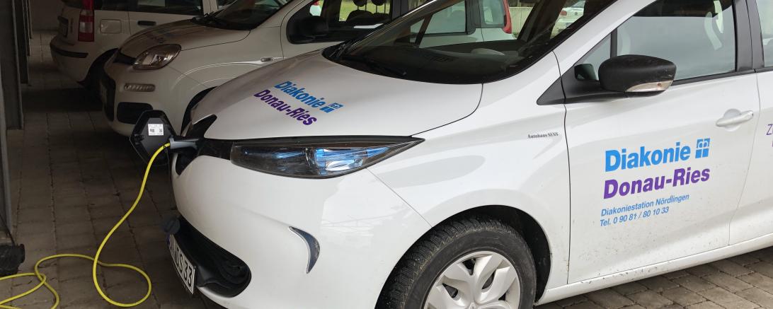 Insgesamt 6 E-Fahrzeuge sind nun Teil der Flotte der Diakonie Donau-Ries. 