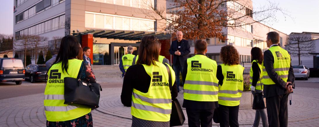 Beim Rundgang übers Firmengelände in Hamlar erfuhren die Gäste im Detail, welche Herausforderungen die Grenzebach-Ingenieure lösen müssen