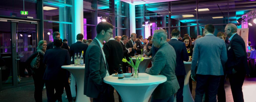 Beim Netzwerk-Abend in Hamlar erlebten alle Teilnehmerinnen und Teilnehmer, wie der Verein Talente, Unternehmen, Hochschulen, Politik, IHK und weitere Organisationen zusammenbringt