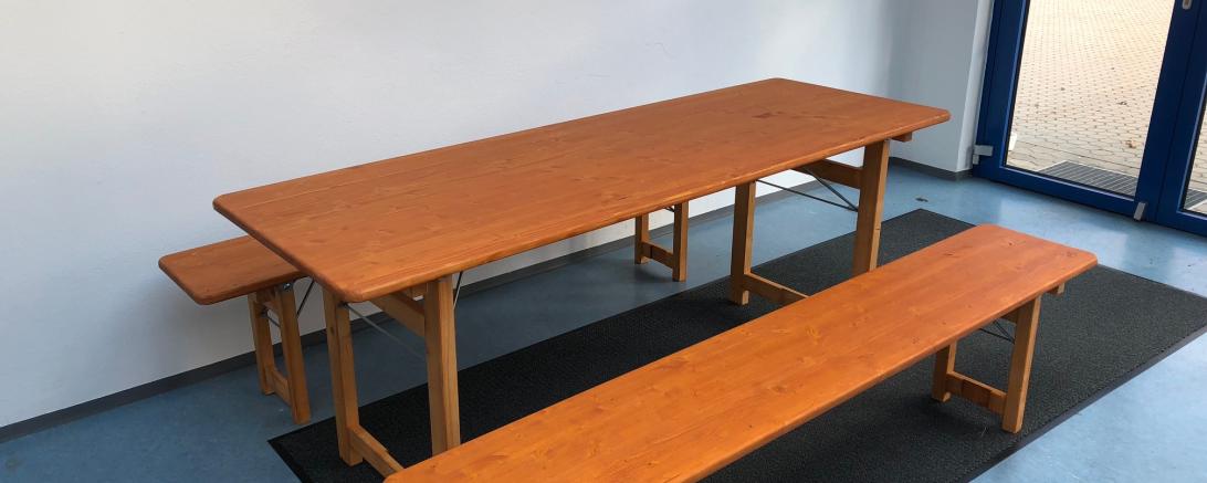 Das Bild zeigt eine Garnitur der Donau-Ries-Werkstätten für das "Historische Stadtmauerfest" in Nördlingen.