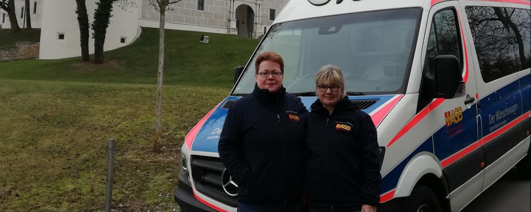 Zwei der ehrenamtlichen Wertinger Wunscherfüller (von links) Claudia Lijsen und Brigitte Rogg.