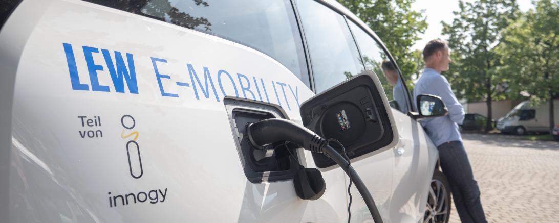 Allein das Unternehmen LEW betreibt acht Ladestationen für Elektrofahrzeuge in unserer Region.