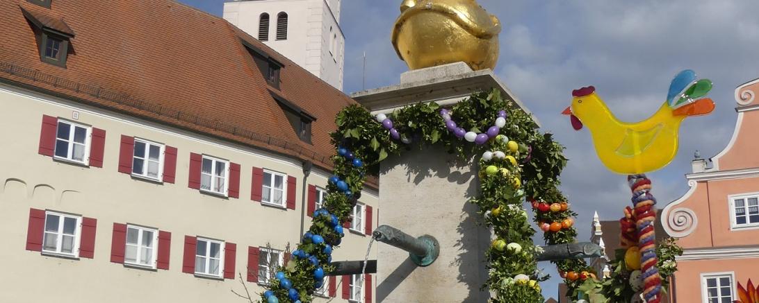 Osterbrunnen am Marktplatz