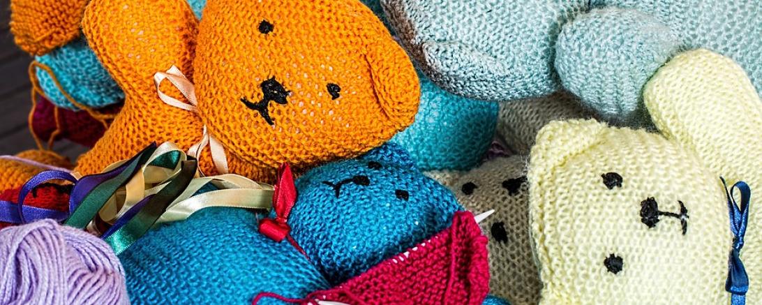Gestrickte Teddys